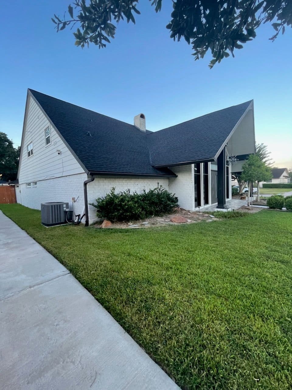 Sleek New Roofing System for a Modern Home in Anna TX